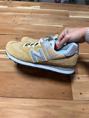 New Balance 574 Tan Gold Suede Gray Sneakers Women’s 11 Men’s 9.5